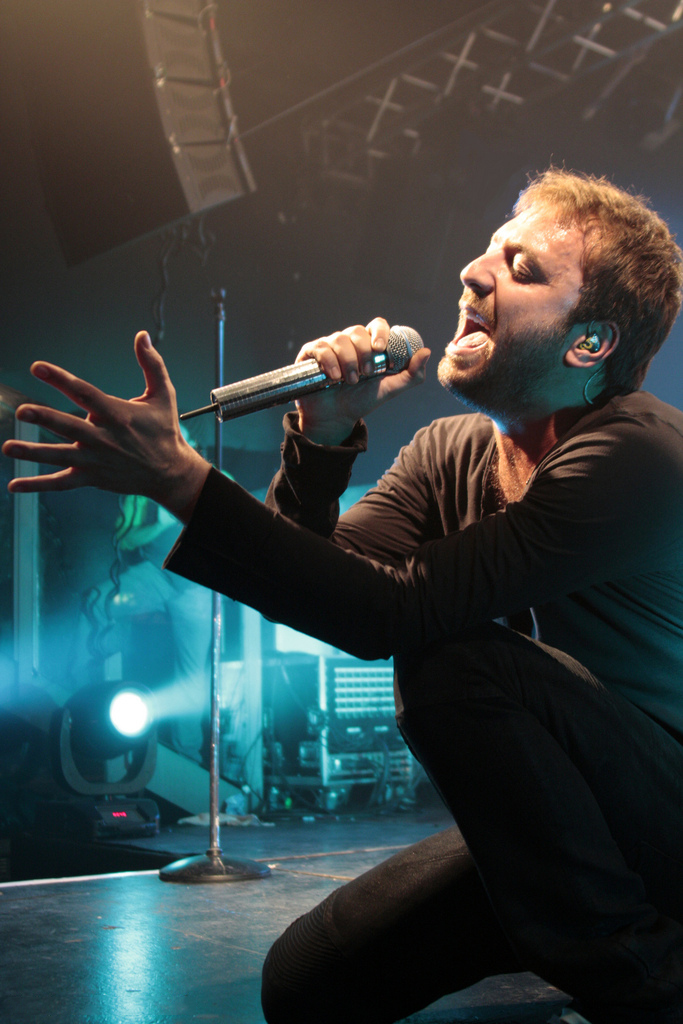 Cesare Cremonini in una foto del 2009