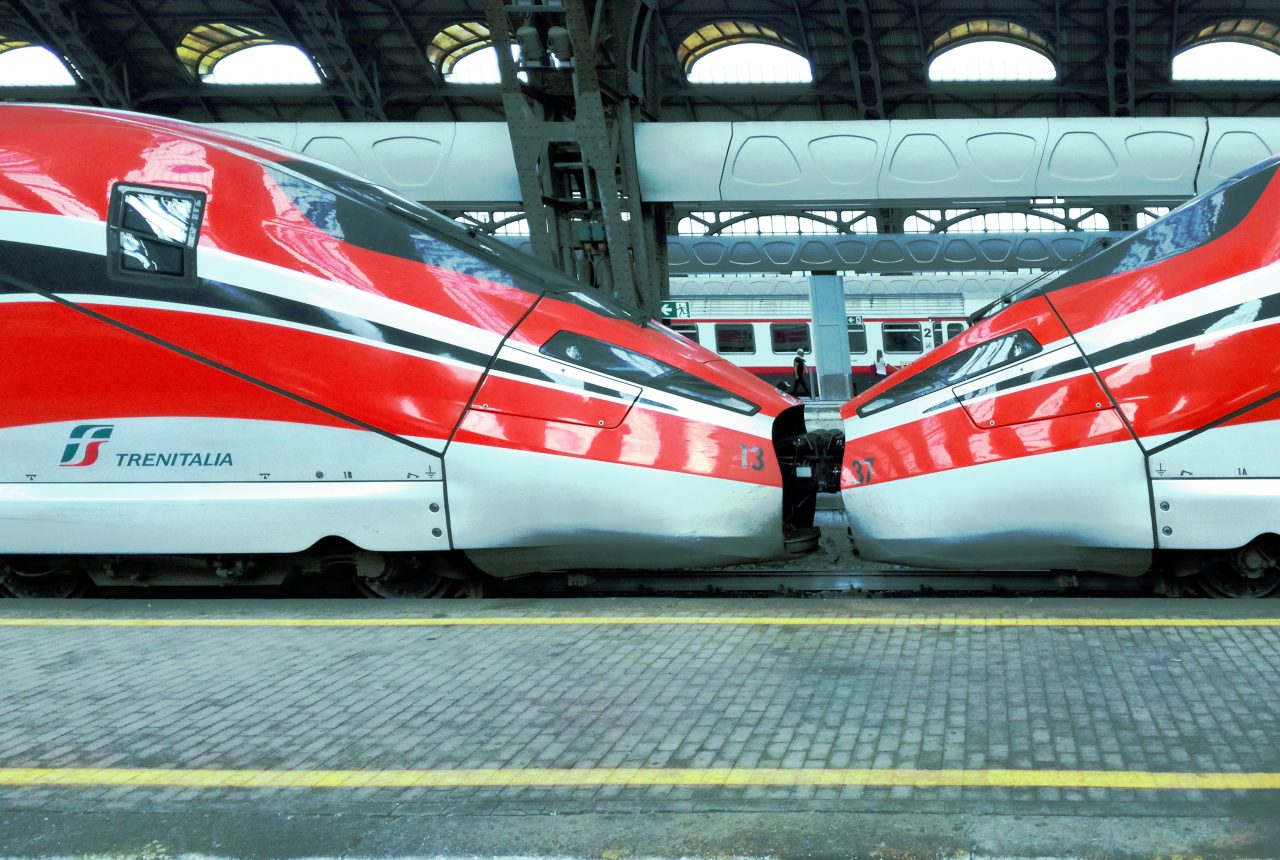 Due treni Frecciarossa alla stazione di Milano Centrale