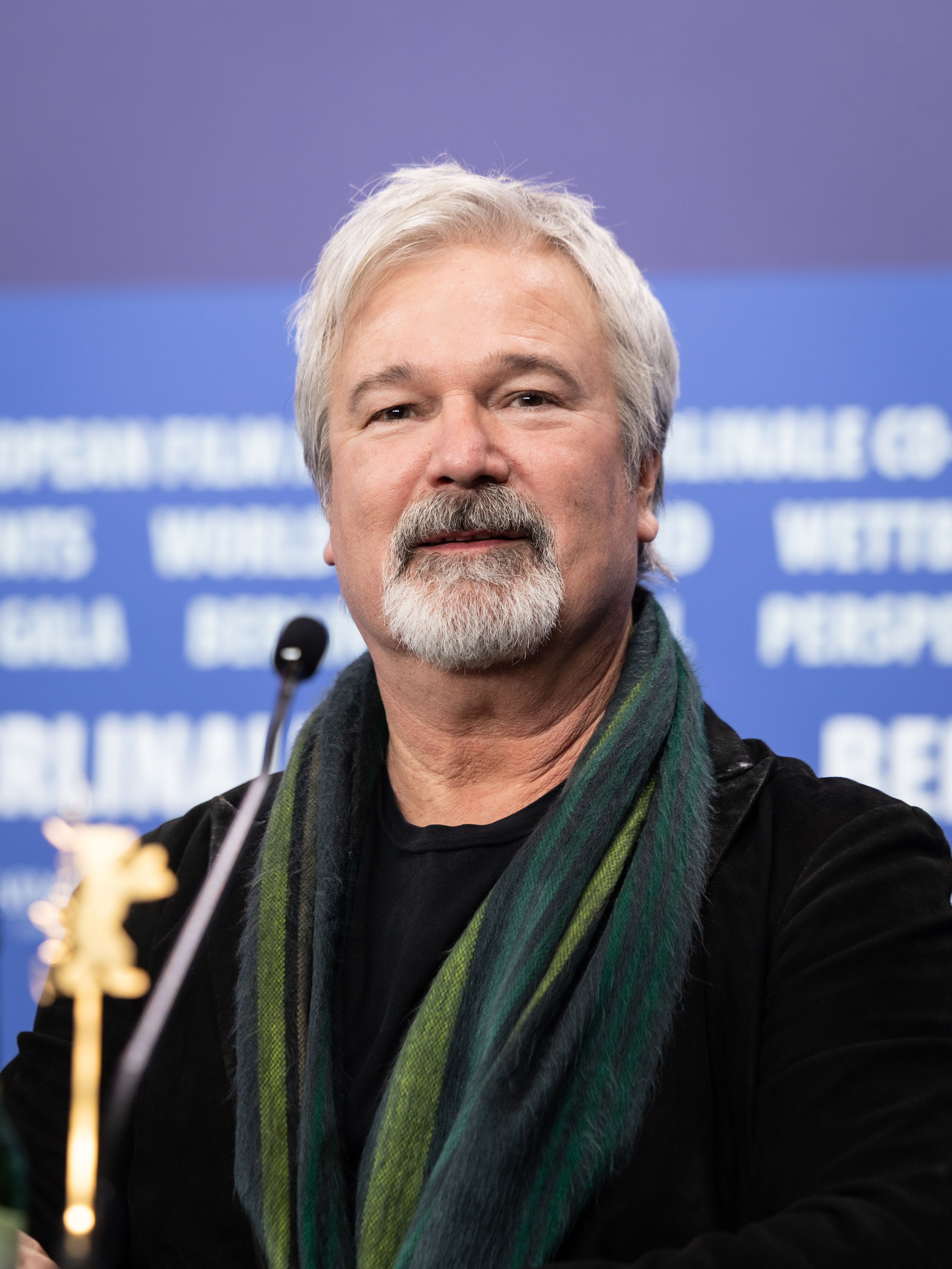 Gore Verbinski alla conferenza stampa di Good Luck Have Fun Dont Die alla Berlinale 2026