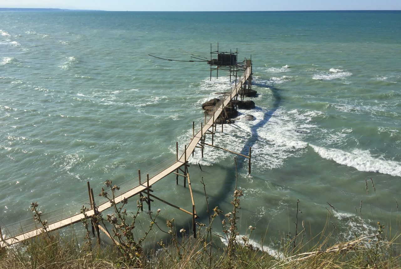 Trabucco nella riserva naturale di Punta Aderci sulla Costa dei Trabocchi
