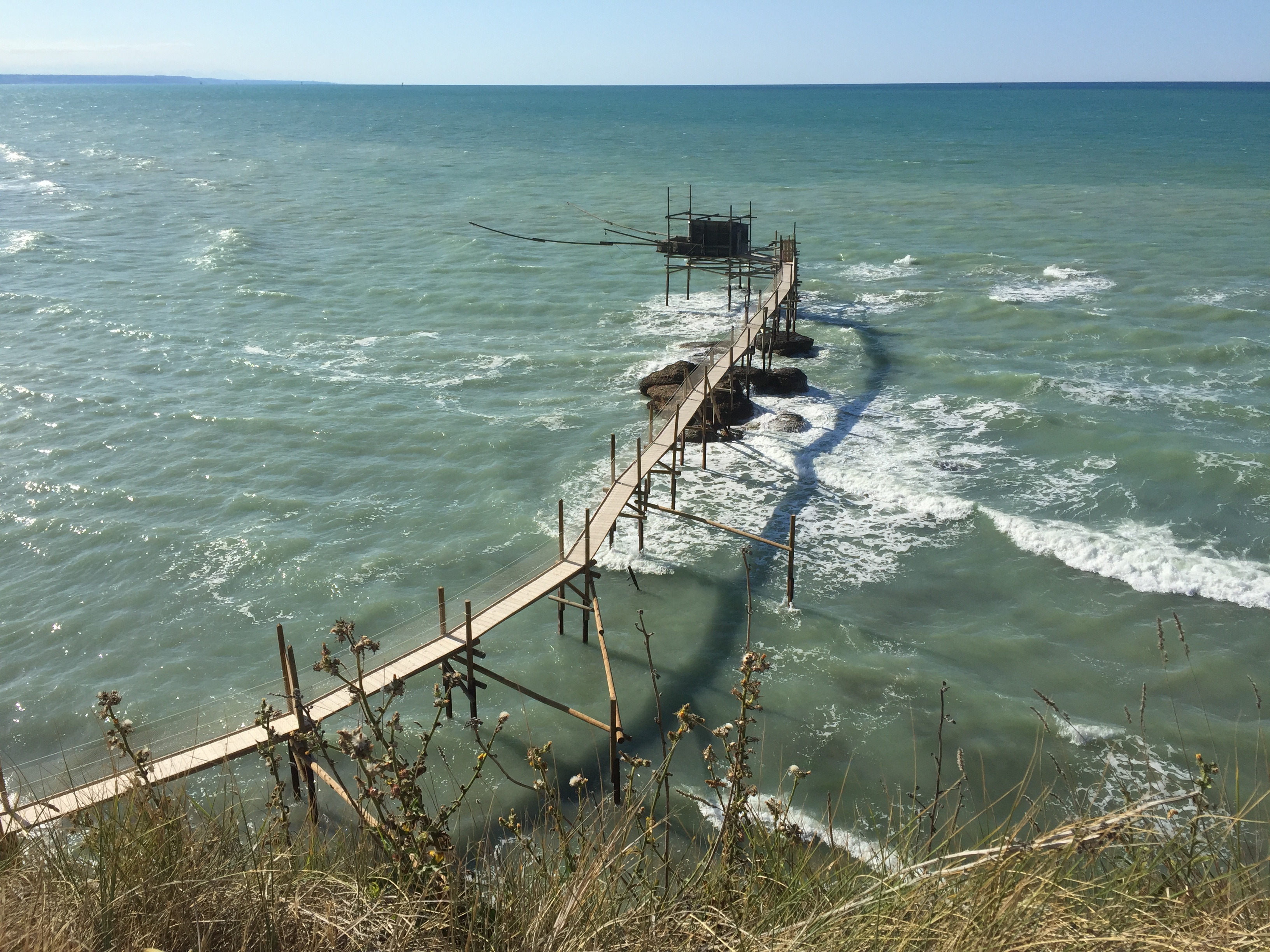 Trabucco nella riserva naturale di Punta Aderci sulla Costa dei Trabocchi