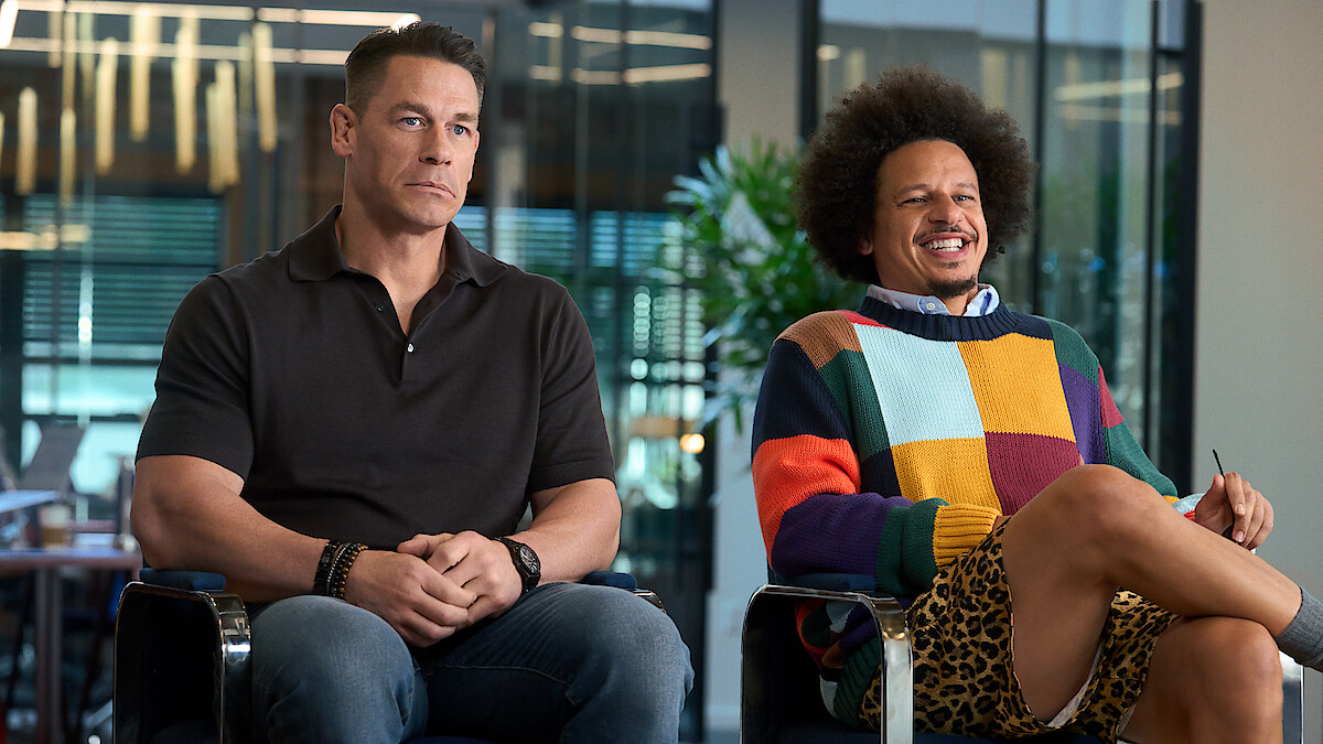 John Cena ed Eric André in una scena ufficiale di Little Brother su Netflix