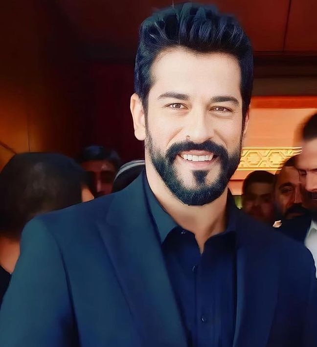 Burak Özçivit nel 2023