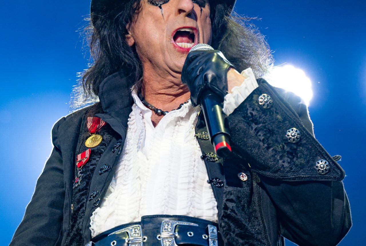 Alice Cooper dal vivo sul palco nel 2024