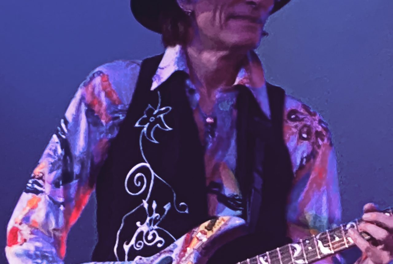 Steve Vai sul palco con BEAT