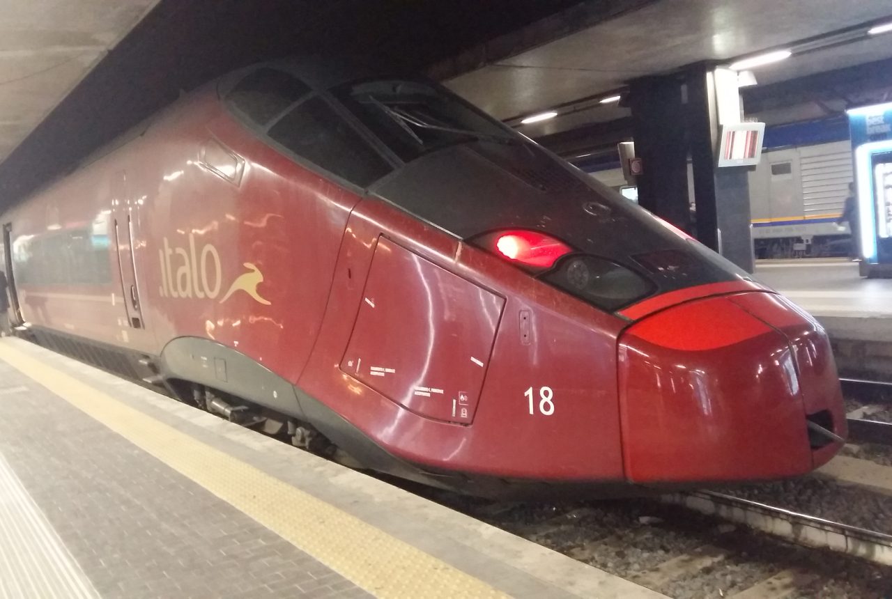 Treno Italo in stazione a Roma Termini