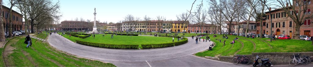 Panorama di Piazza Ariostea a Ferrara.