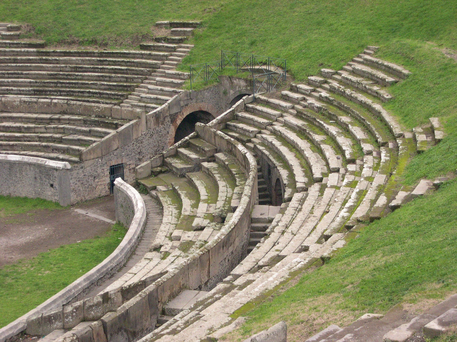 Gradinate interne dell Anfiteatro di Pompei