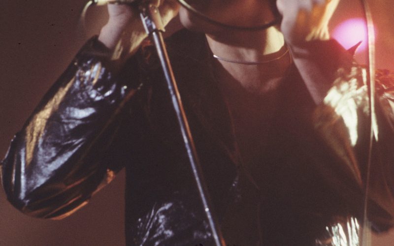 Freddie Mercury durante un concerto dei Queen nel 1977.