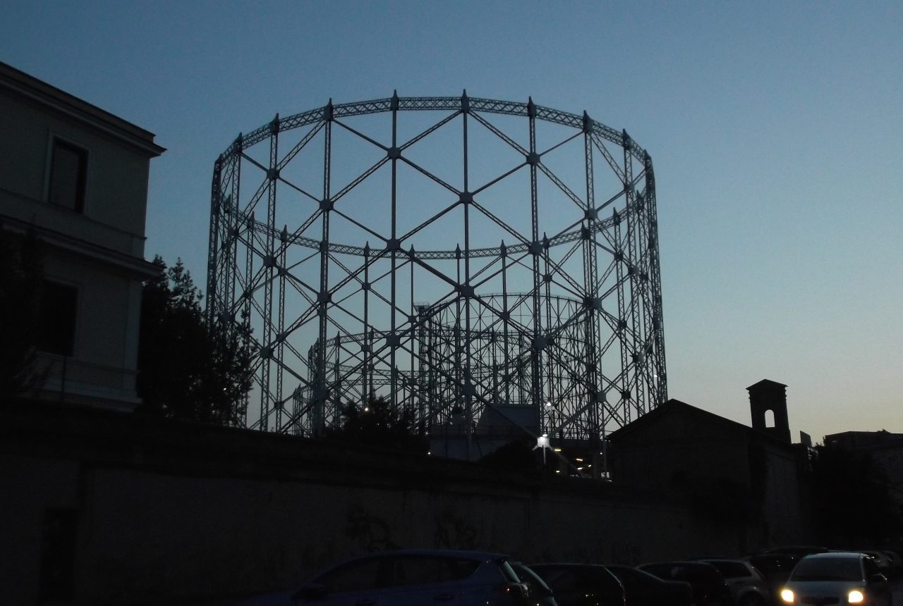 Gazometro Ostiense di Roma al tramonto