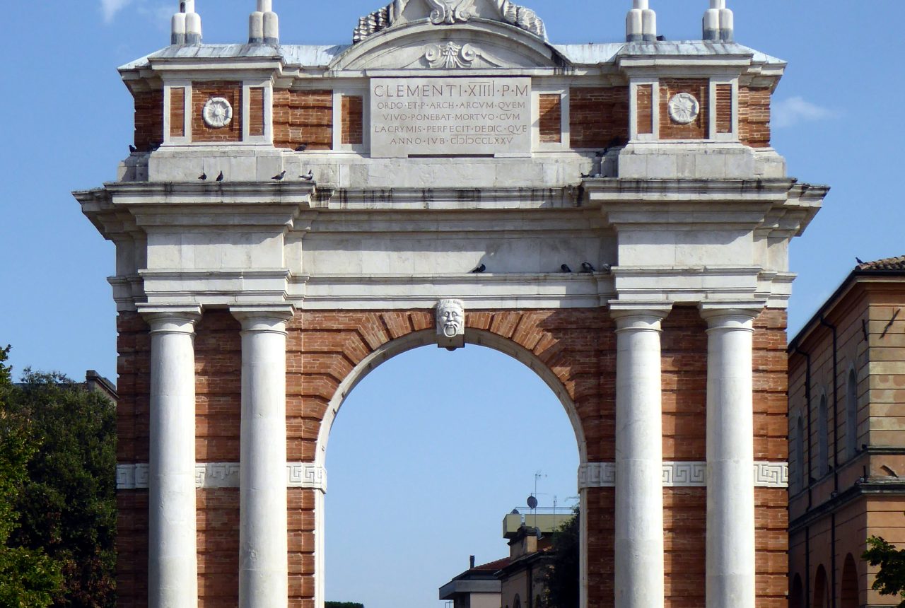 Arco Ganganelli in piazza Ganganelli a Santarcangelo di Romagna