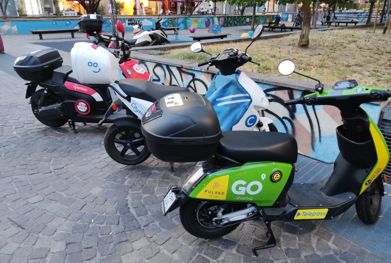 Monopattini elettrici in sharing parcheggiati a Milano