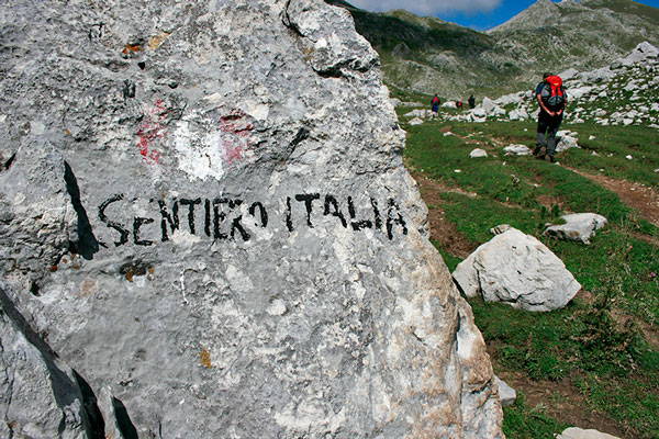 Segnaletica e percorso del Sentiero Italia