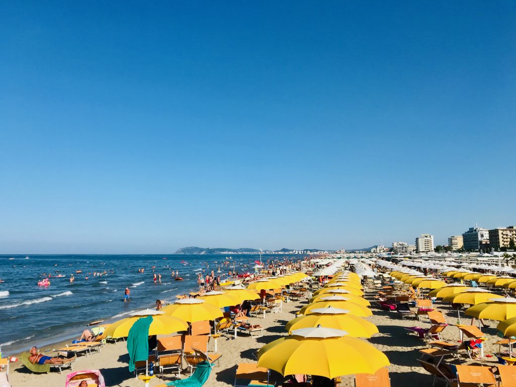 Spiaggia di Riccione vista dal portocanale verso sud