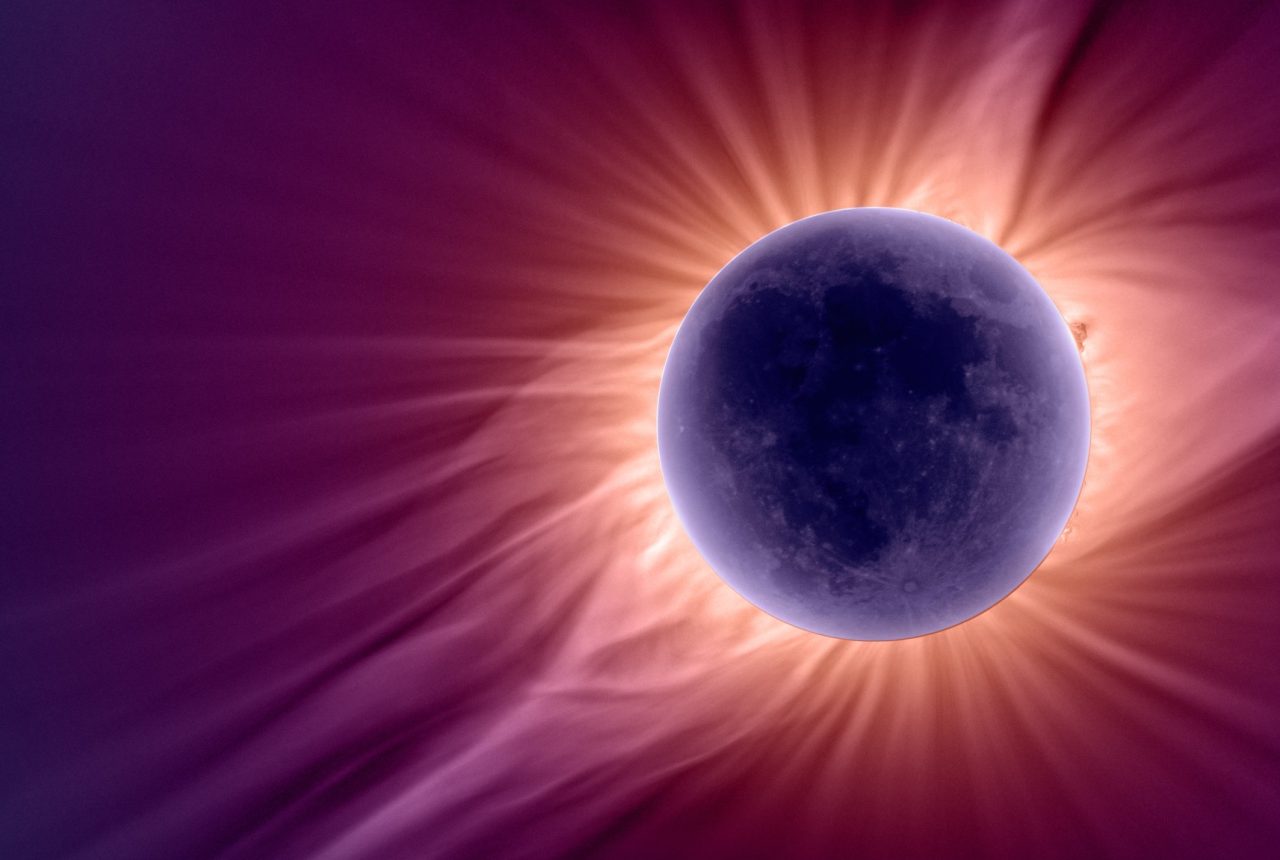 Eclissi solare totale con corona visibile, immagine NASA
