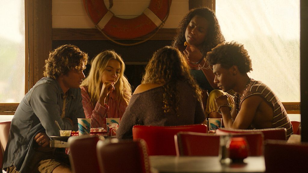 Scena dal trailer della stagione finale di Outer Banks