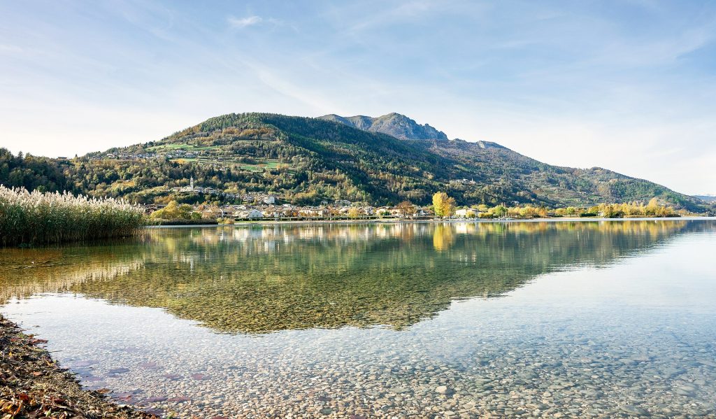 Vista del Lago di Caldonazzo in Trentino