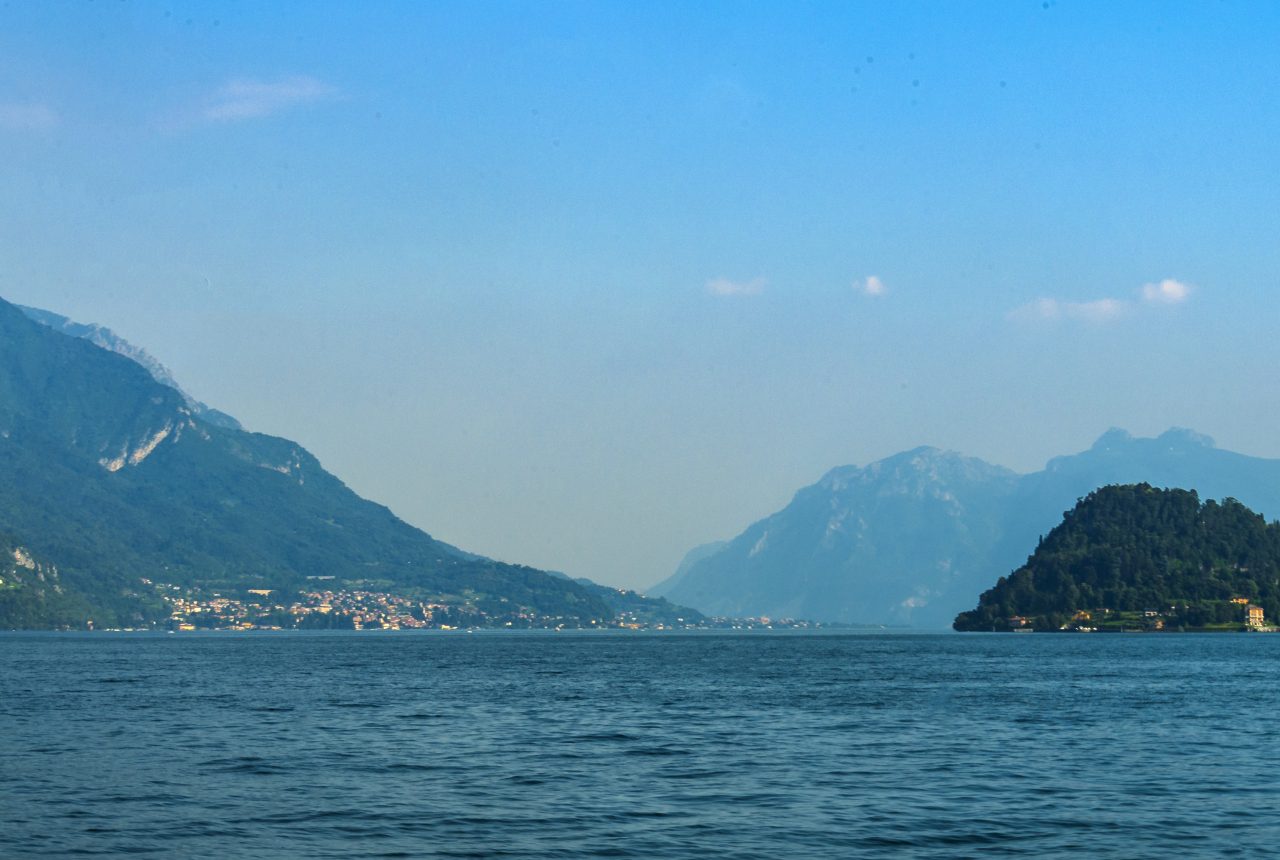 Bellagio e Lago di Como visti dal traghetto Menaggio Varenna