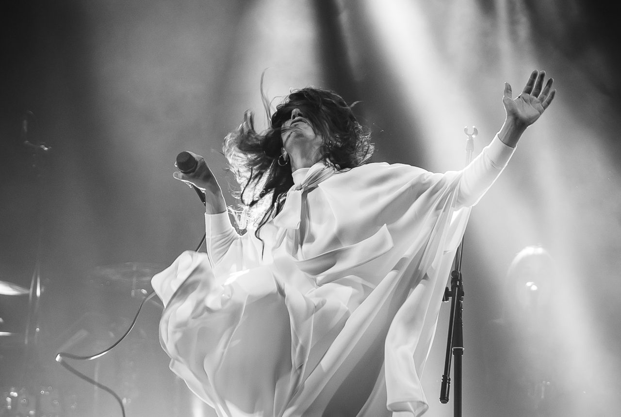 Elisa Toffoli durante un concerto del Tour 2020