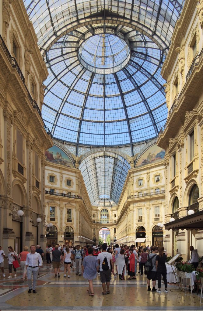 Interno della Galleria Vittorio Emanuele II a Milano