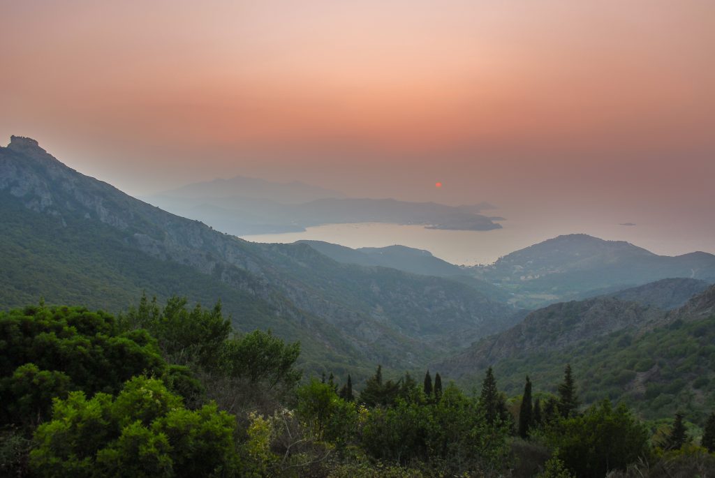 Vista di Portoferraio e del Volterraio sull'Isola d'Elba