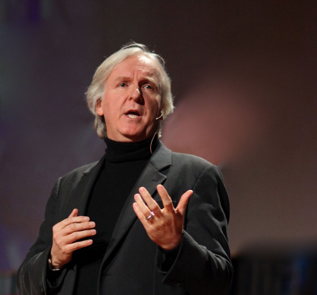 James Cameron durante un intervento pubblico