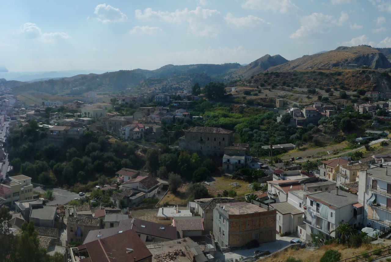 Panorama di Roccella Jonica con costa e abitato