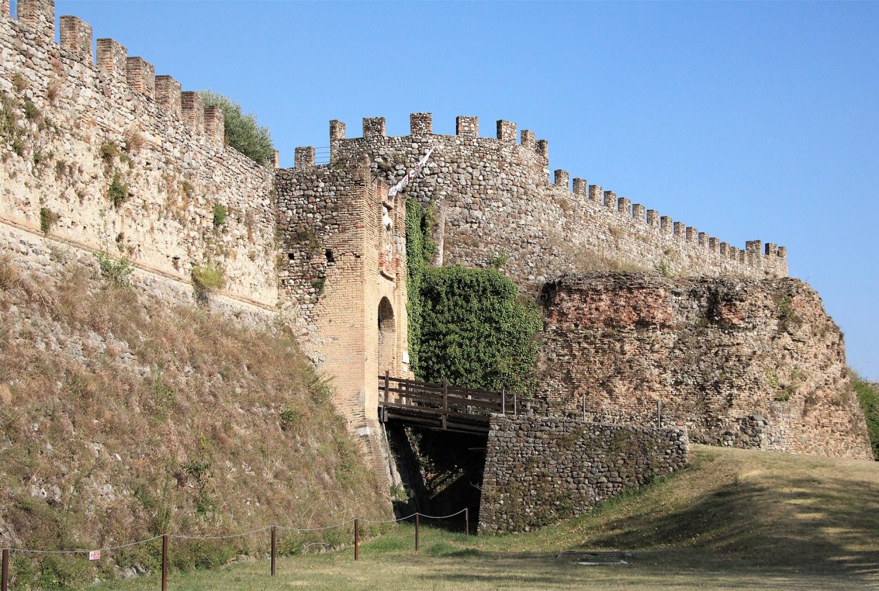 Rocca di Lonato del Garda vista esterna