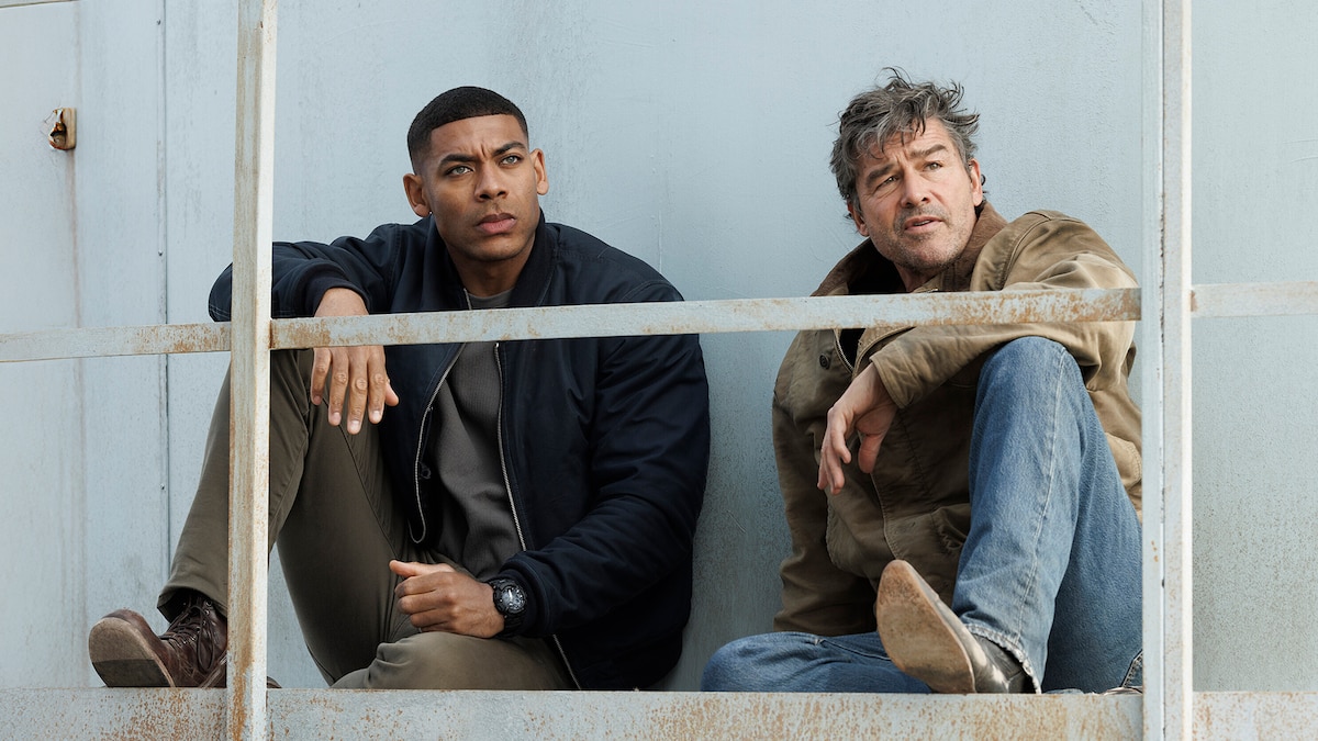 Aaron Pierre e Kyle Chandler nella serie Lanterns di HBO Max