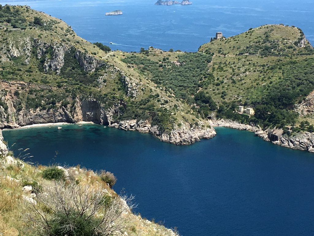 Baia di Ieranto a Massa Lubrense vista dal sentiero