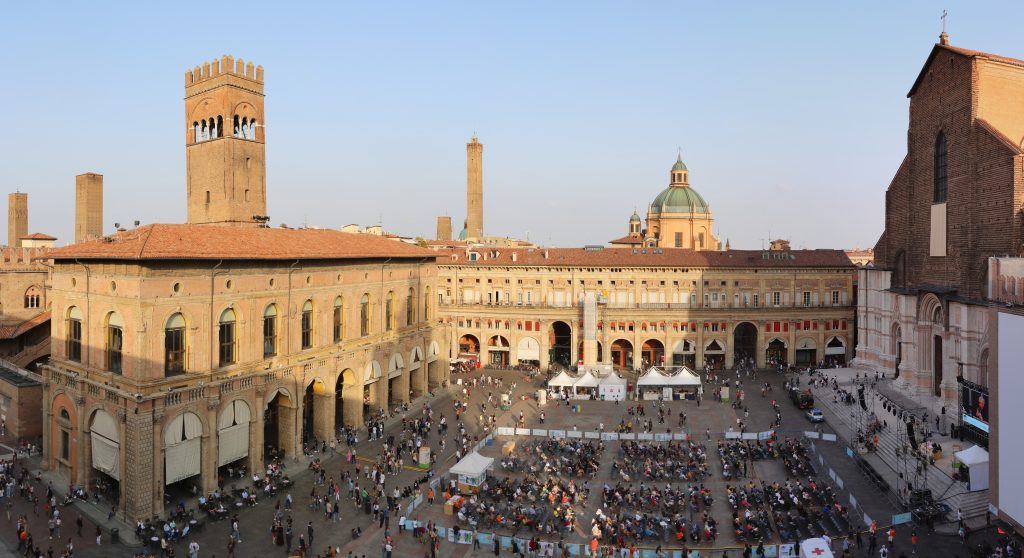 Piazza Maggiore vista da Palazzo Comunale a Bologna