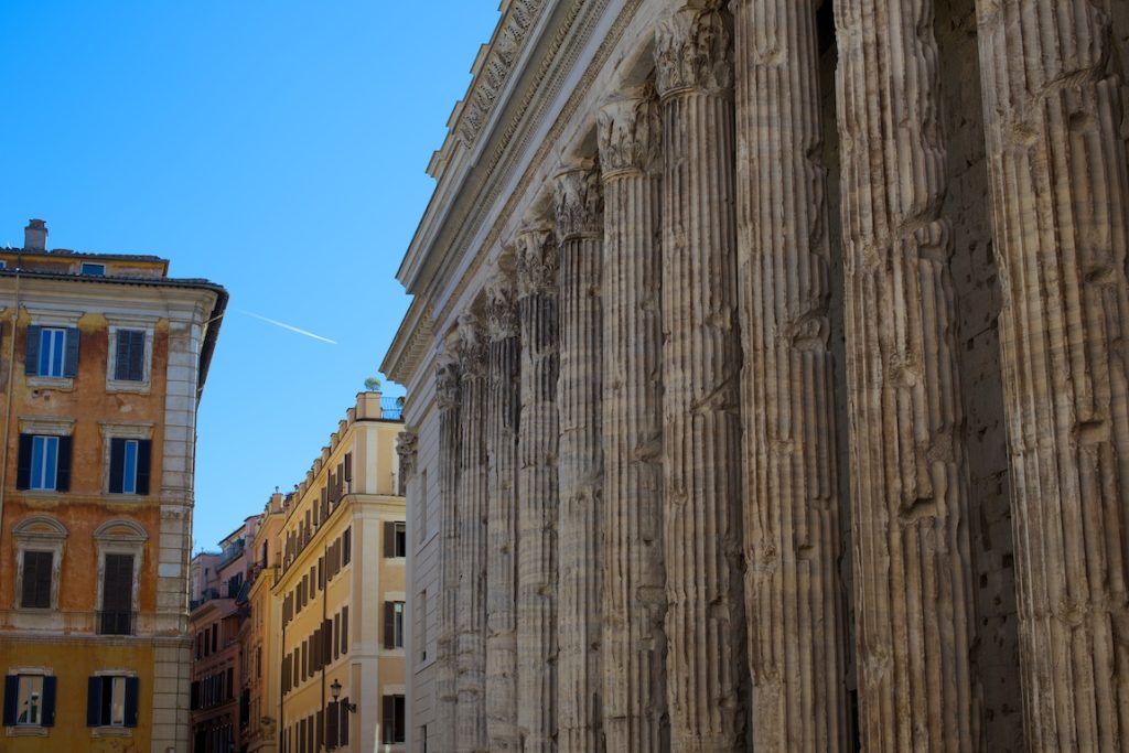 Colonne del Tempio di Adriano a Roma