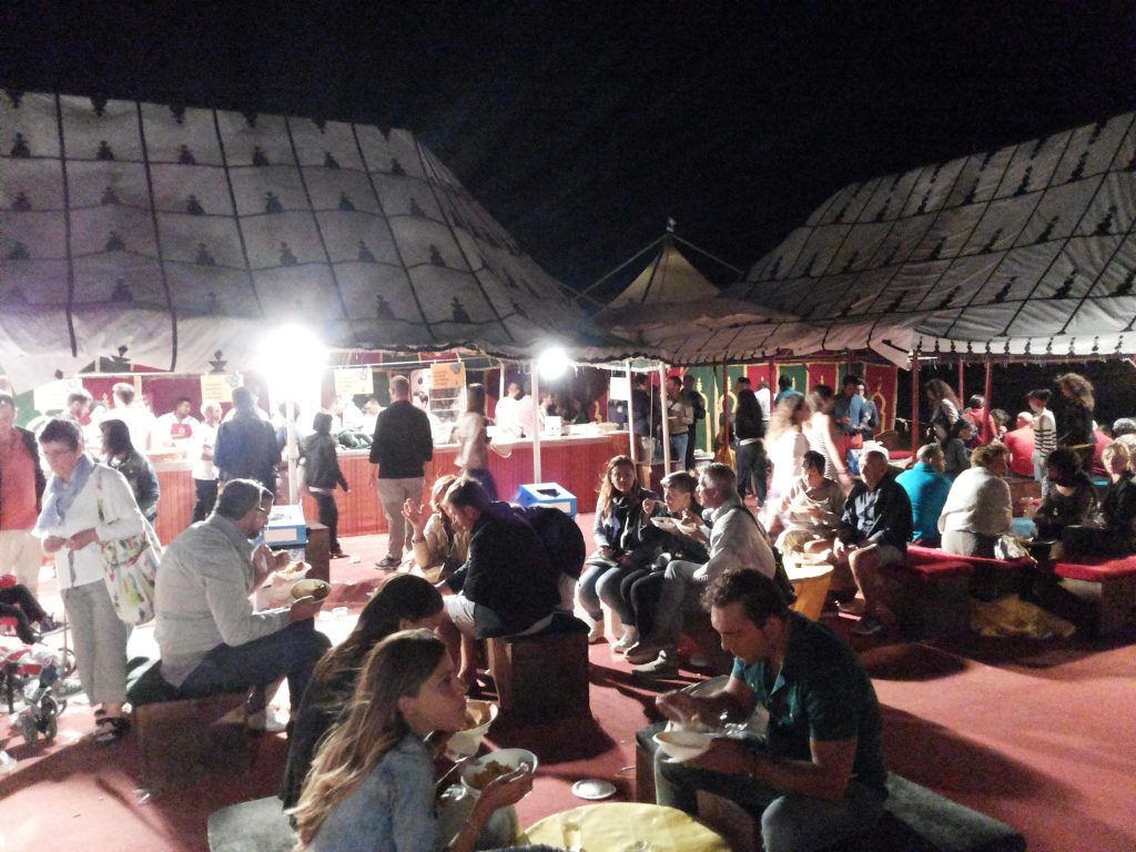 Degustazione di cous cous al festival di San Vito Lo Capo