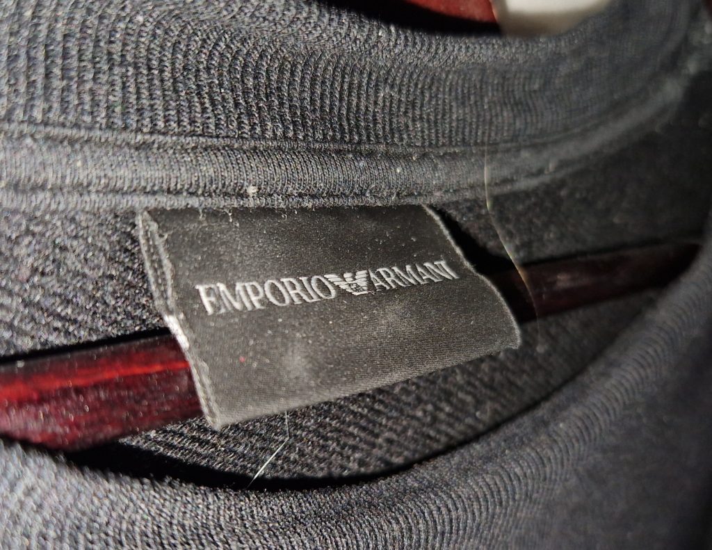 Etichetta con logo Emporio Armani
