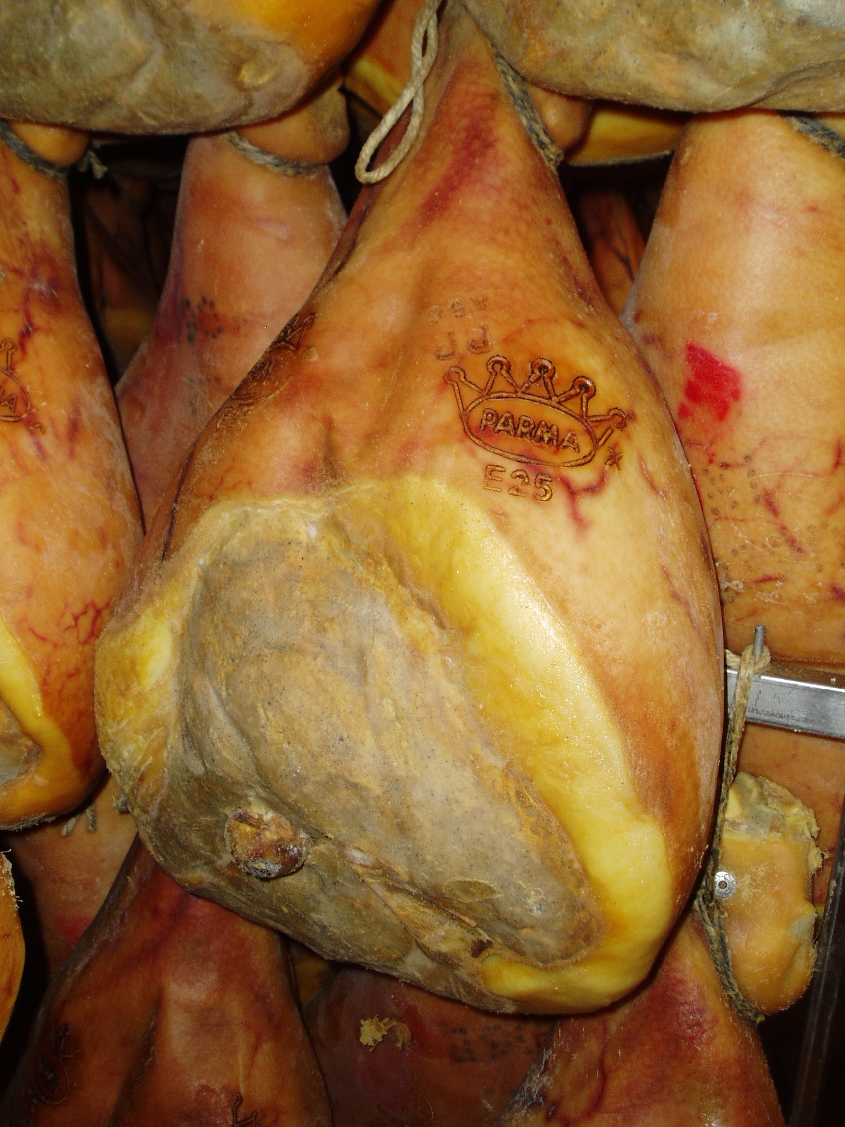 Prosciutto di Parma in fase di lavorazione