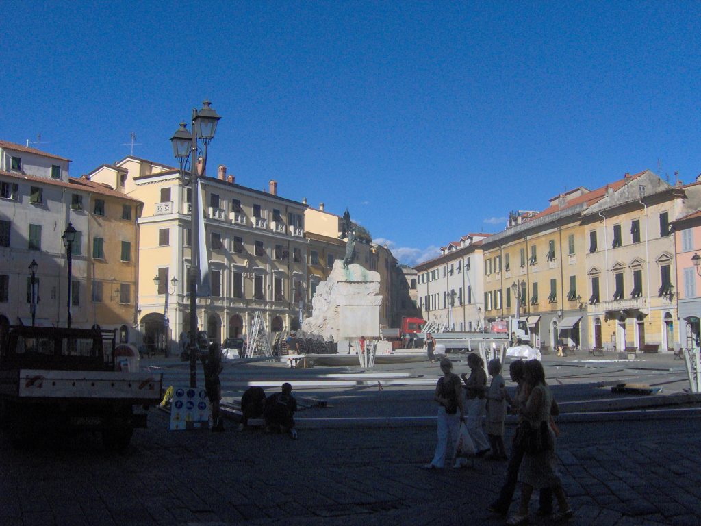 Piazza Matteotti a Sarzana
