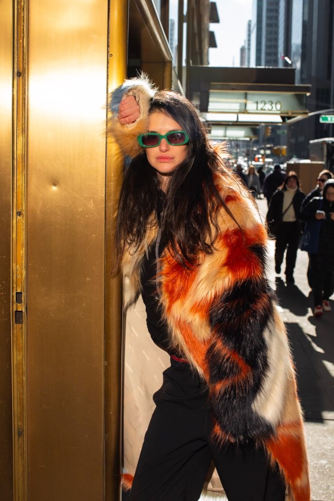 Look street style fuori da una sfilata della New York Fashion Week