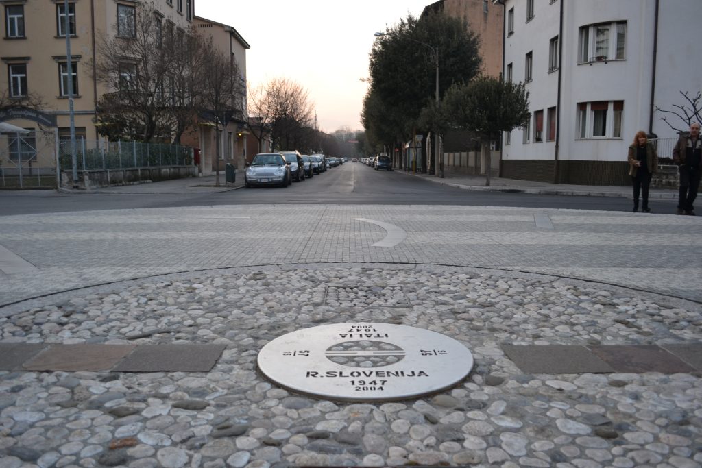 Piazza Transalpina tra Gorizia e Nova Gorica