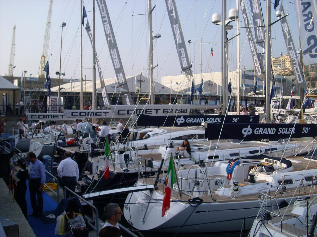 Visitatori e imbarcazioni al Salone Nautico di Genova