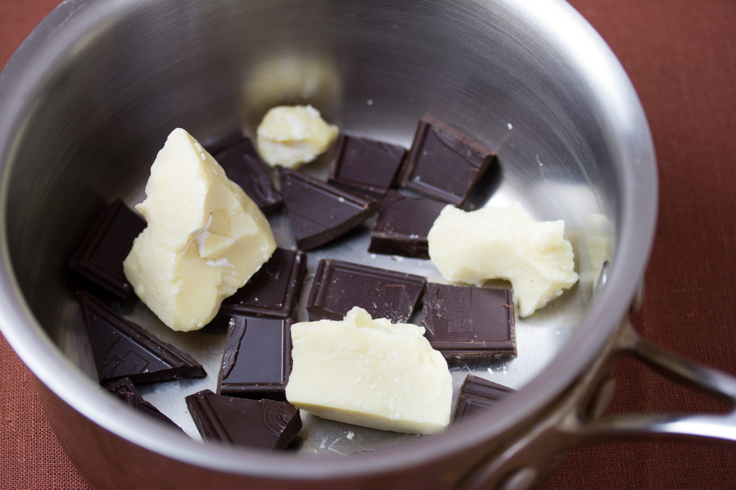 Pezzi di cioccolato fondente