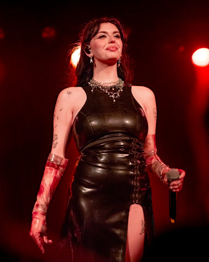 Rebecca Black durante un concerto