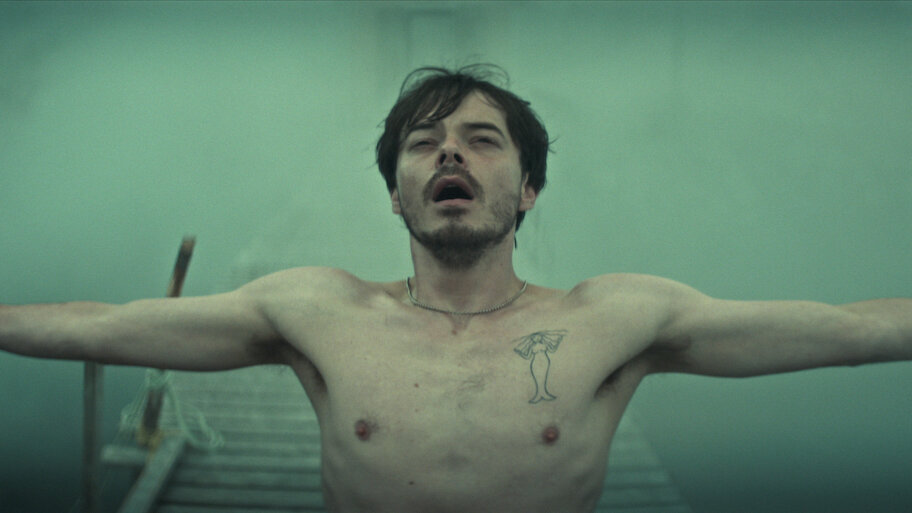 Scena ufficiale della miniserie Below su Netflix