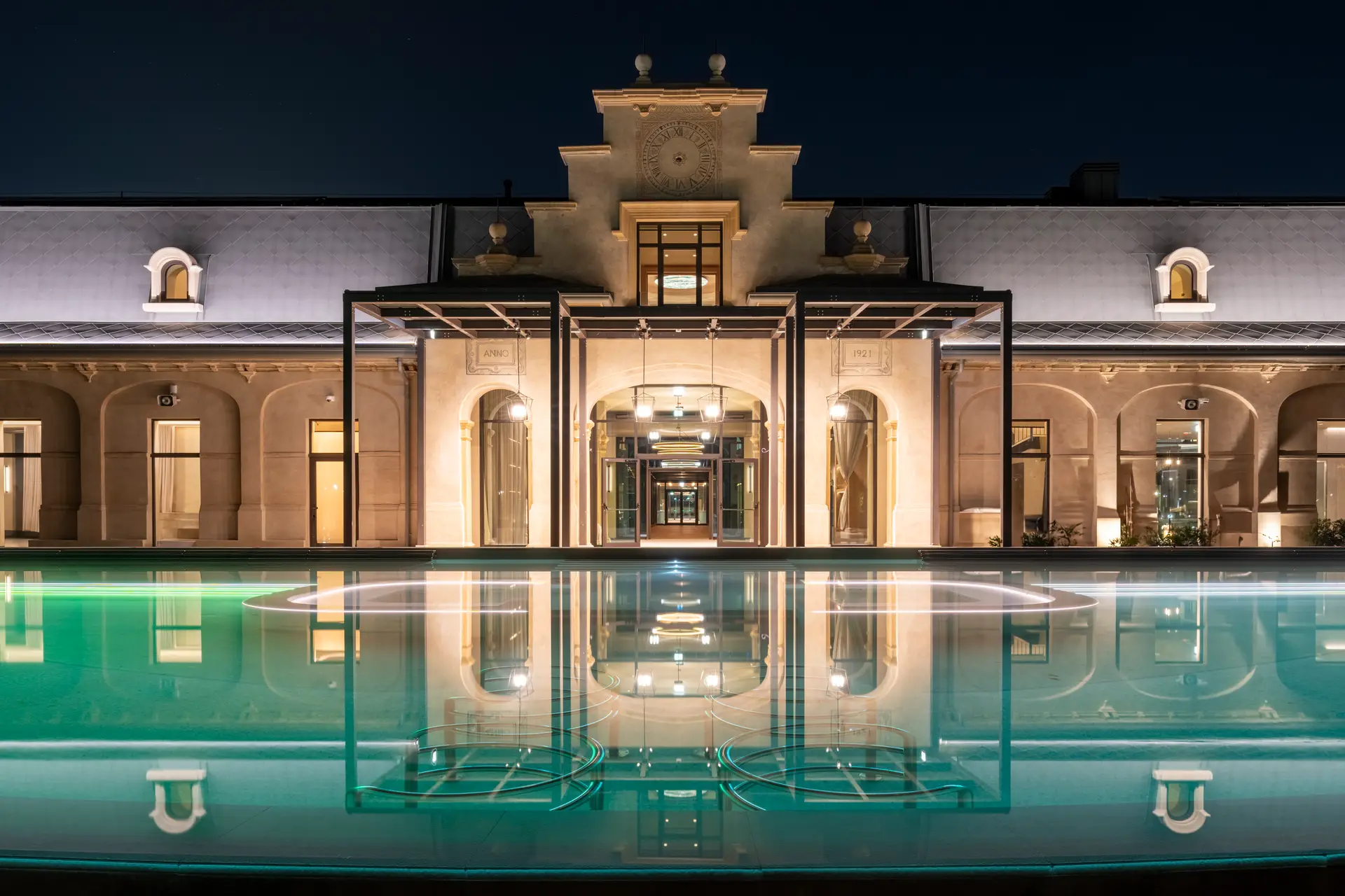 Esterno serale di Terme De Montel Milano